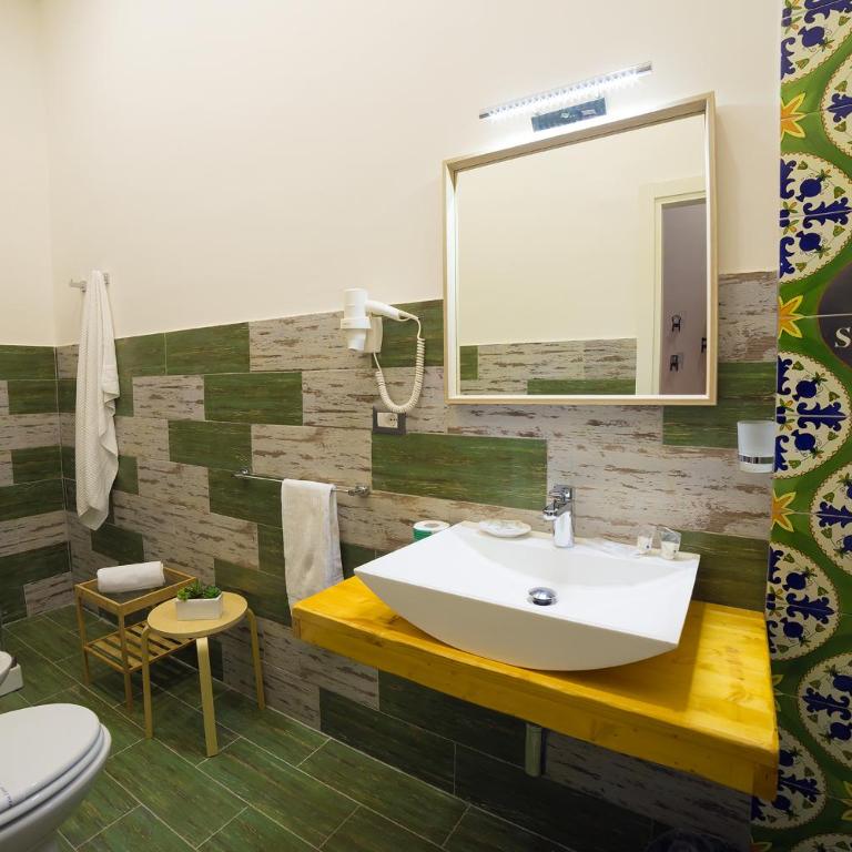 Le 4 Stagioni Dante's Suites H Napoli Centro, by ClaPa Group - Camera Matrimoniale Superior - 1