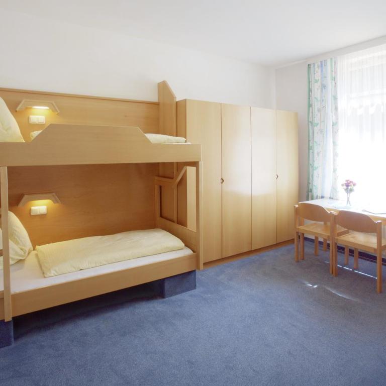 Jugendgästehaus Bad Ischl - Standard Vierbettzimmer - 1