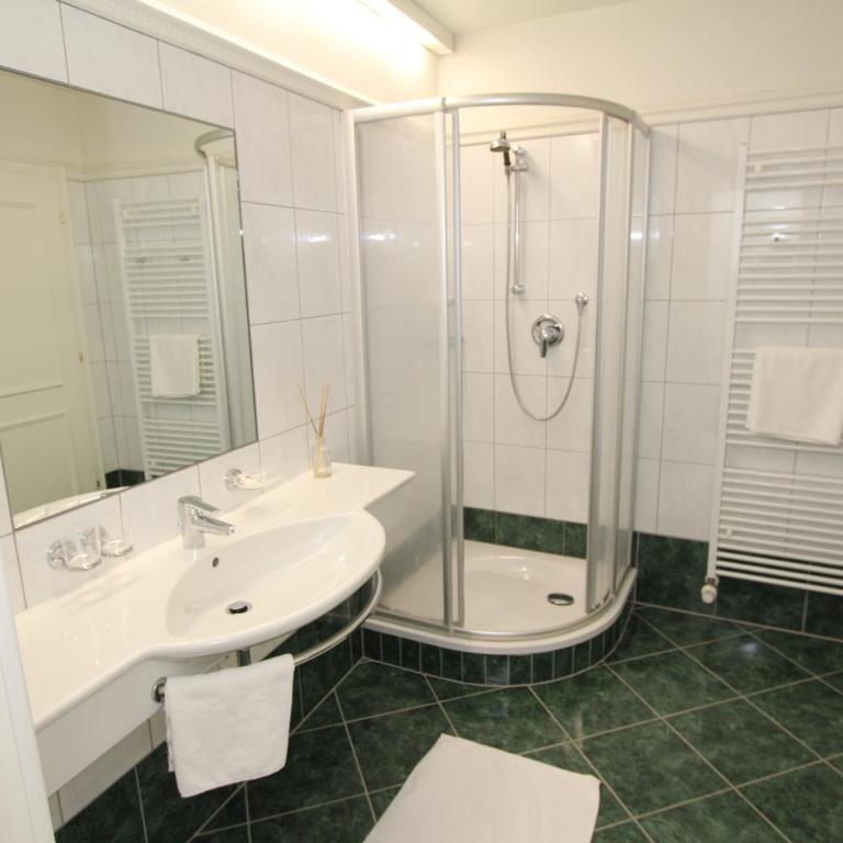 Hotel Goldener Stern - Dreibettzimmer - 3