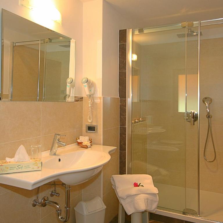 Garni Hotel Rezia - Camera Tripla - 5