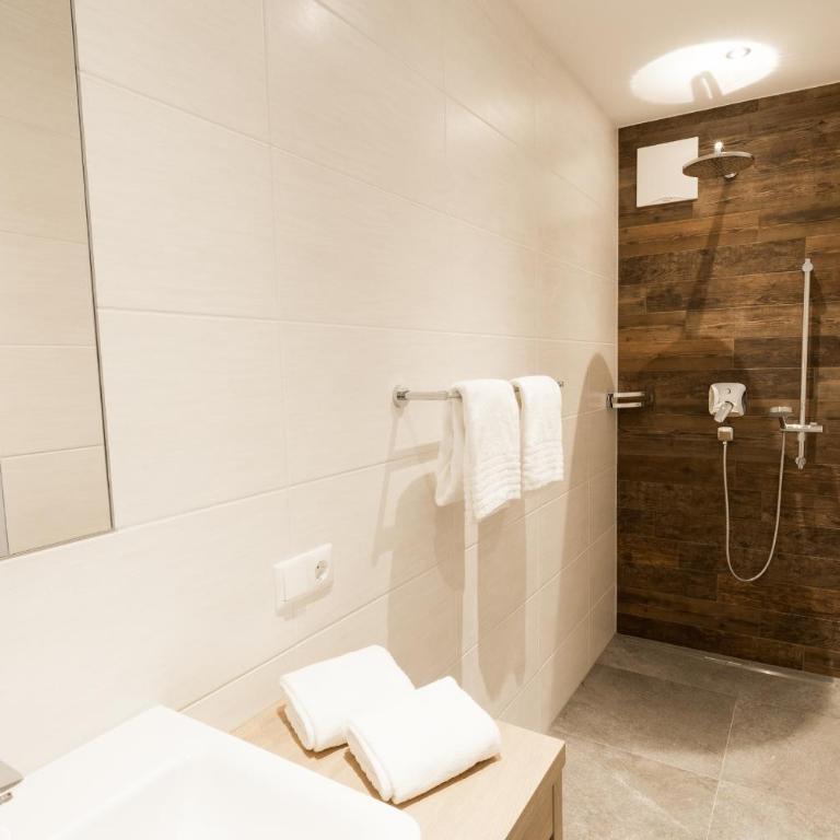 Appartement Kitzsteinhorn -Summercard included - Superior Apartment mit 2 Schlafzimmern, einem Badezimmer und zusätzlicher separater Dusche – obere Etage - 18