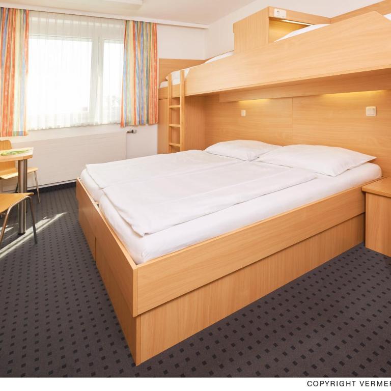 Jugendgästehaus Linz - Vierbettzimmer - 1