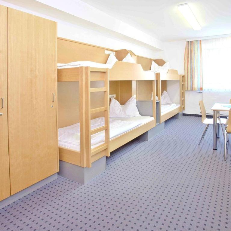 Jugendgästehaus Linz - Vierbettzimmer - 3