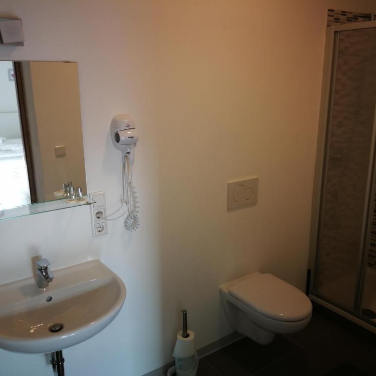 Iceman Room's Central - Camera Familiare - 8