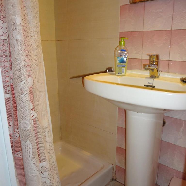 Hostal Sant Carlo - Single Room with Shared Bathroom - 2