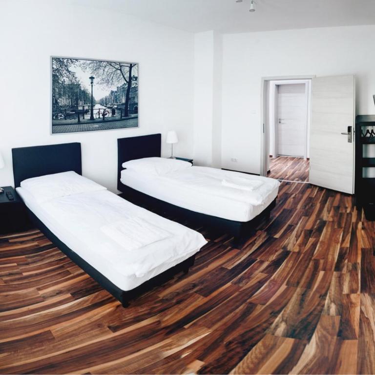 Bedroom - Doppel-/Zweibettzimmer mit Gemeinschaftsbad - 2