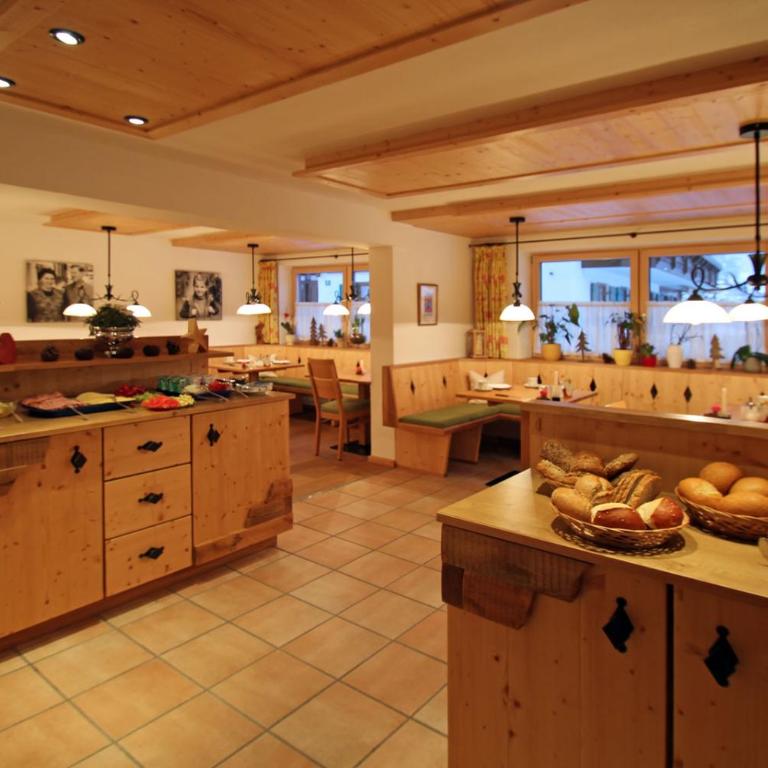 Gästehaus Sinz - Doppelzimmer mit Balkon - 14 - 10