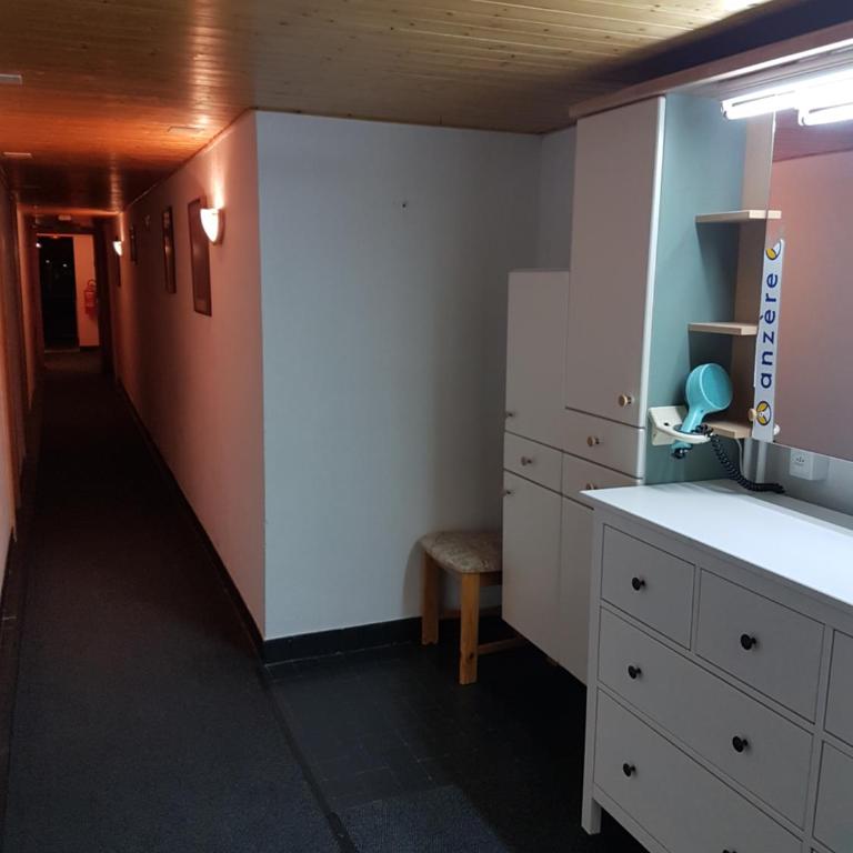 Holidays Groupes Anzère - Zimmer mit Etagenbett und Gemeinschaftsbad - 11
