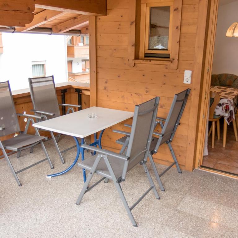 Landhaus Alpenrose - Apartment mit 1 Schlafzimmer und Balkon - 9