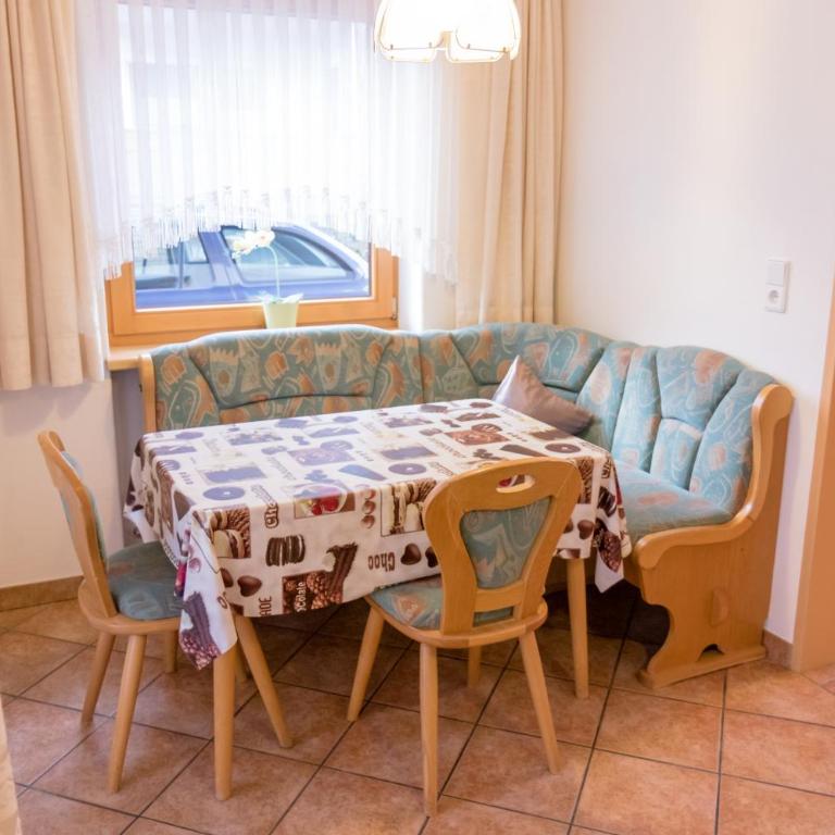 Landhaus Alpenrose - Apartment mit 1 Schlafzimmer und Balkon - 8