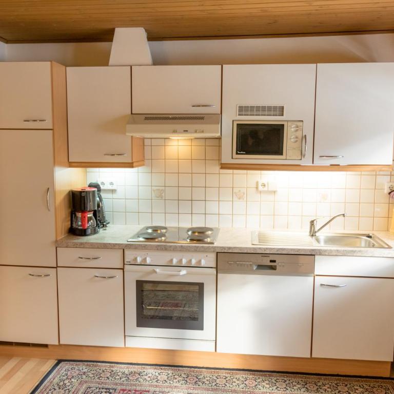Landhaus Alpenrose - Apartment mit 2 Schlafzimmern und Balkon - 7