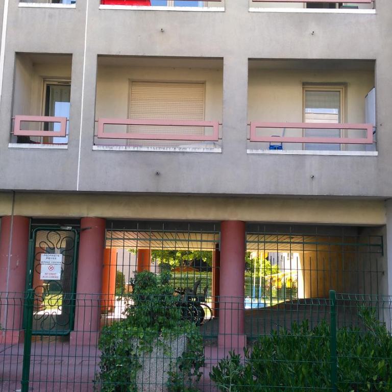 Bel et spacieux appartement de 84 m² avec parking très proche du Métro Garibaldi - Appartement - 2