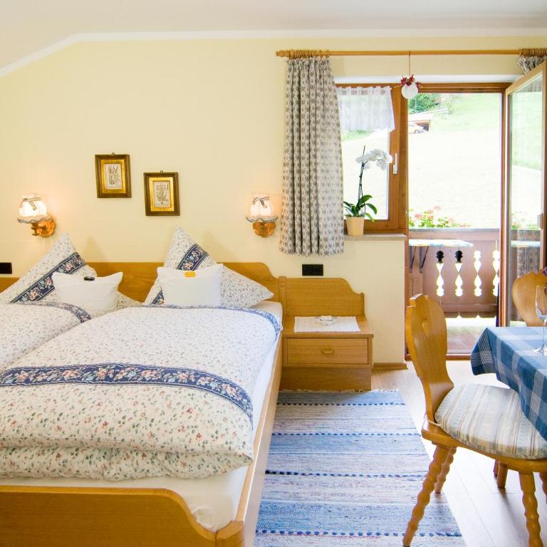 Haus Christl Reit im Winkl, Kostenloser Parkplatz, Spülmaschine, 5 Minuten zum Ortszentrum, ruhige Lage, Wlan - Comfort Doppelzimmer 3 mit Balkon - 2