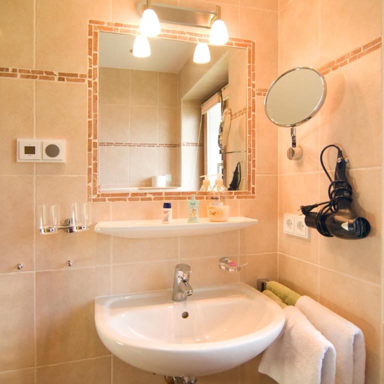 Haus Christl Reit im Winkl, Kostenloser Parkplatz, Spülmaschine, 5 Minuten zum Ortszentrum, ruhige Lage, Wlan - Apartment mit 1 Schlafzimmer und Balkon - 6