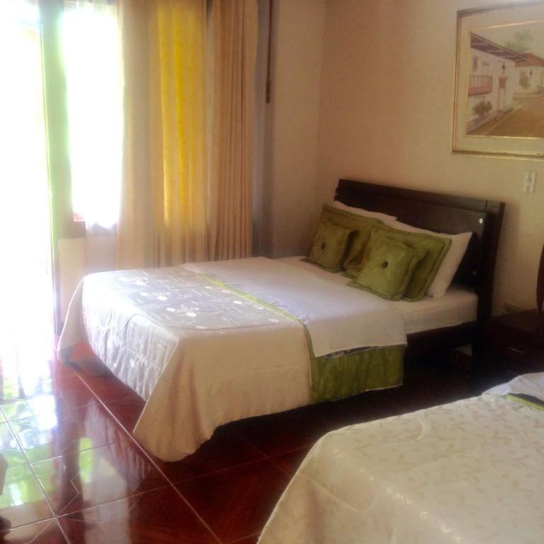 Hosteria Campestre San Fermin - Habitación Cuádruple - vistas al jardín - 3