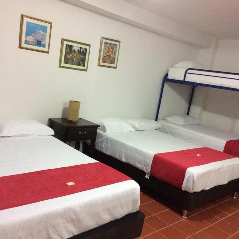 Hotel Villa Carolina - Family Room - 3