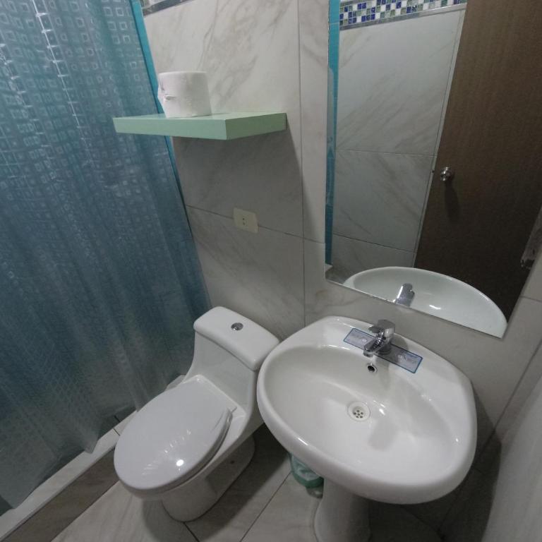 Fragata Camaná - Family Room with Private Bathroom - 14