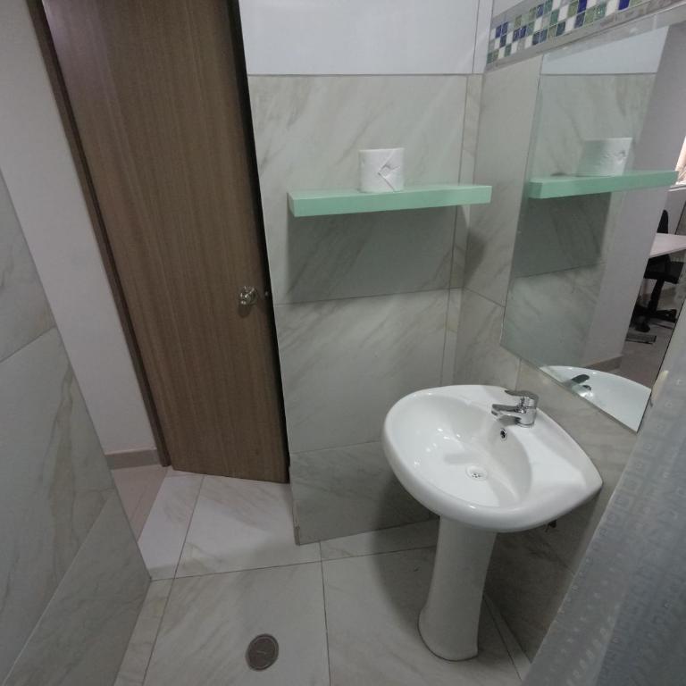 Fragata Camaná - Family Room with Private Bathroom - 16