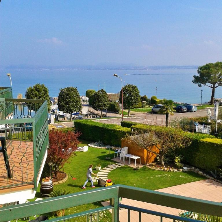 Hotel Fornaci - Camera Tripla con Balcone e Vista Lago - 8