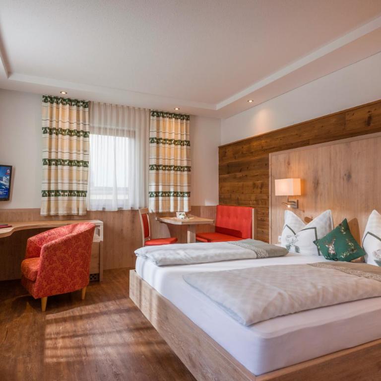 Hotel Alpina - Doppelzimmer mit Balkon - 3