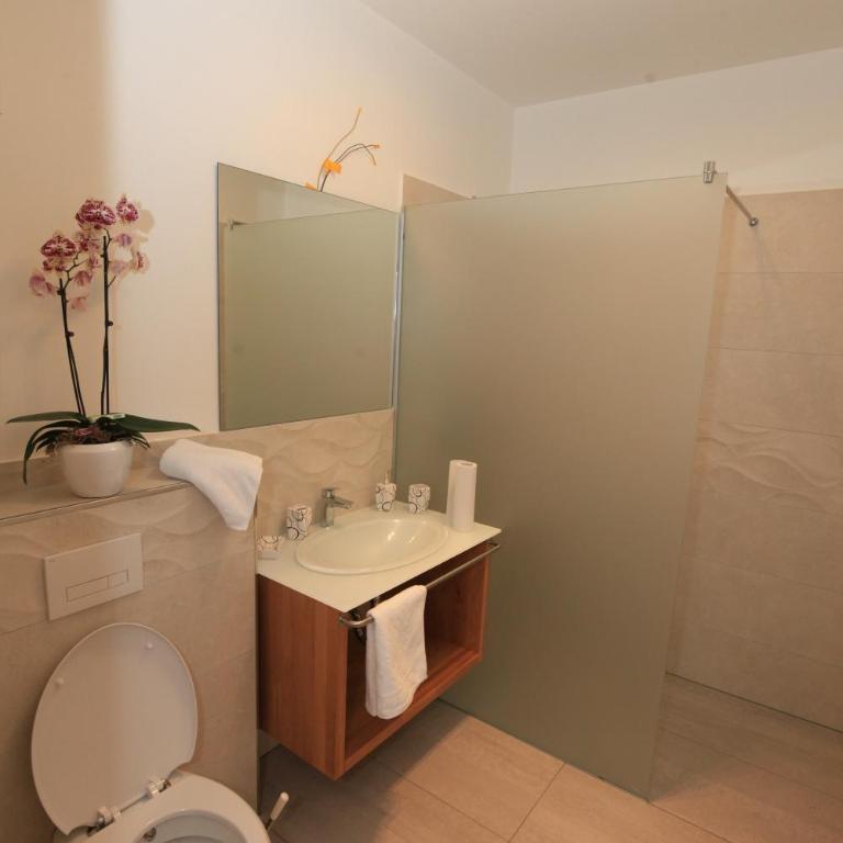 Gästezimmer Hurem - Deluxe Doppel-/Zweibettzimmer mit Balkon - 9