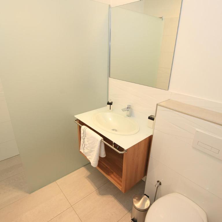 Gästezimmer Hurem - Deluxe Doppel-/Zweibettzimmer mit Balkon - 8