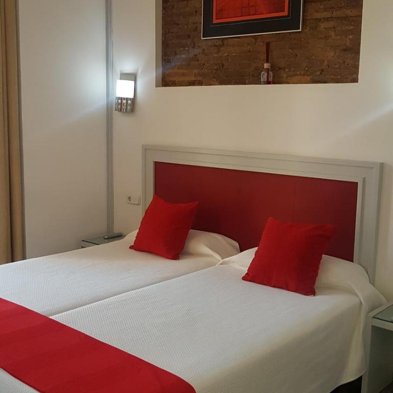 Hotel y Apartamentos Doña Lola - Habitación Doble Superior - 1 o 2 camas - 2
