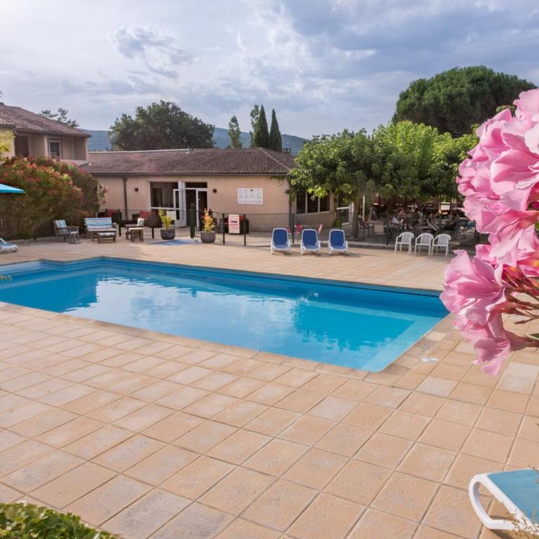 Le Clos des Bruyères - Chambre Triple - Vue sur la Piscine - 3