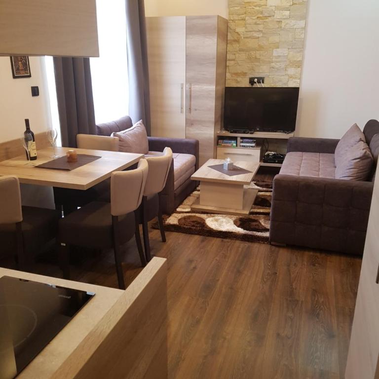 Apartment M1 MEGI, Milmari Resort - Apartment with Mountain View - 1