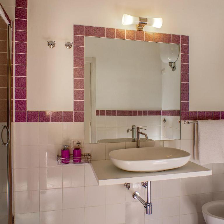 Roma Central Guest House - Camera Matrimoniale Deluxe con Doccia - 5