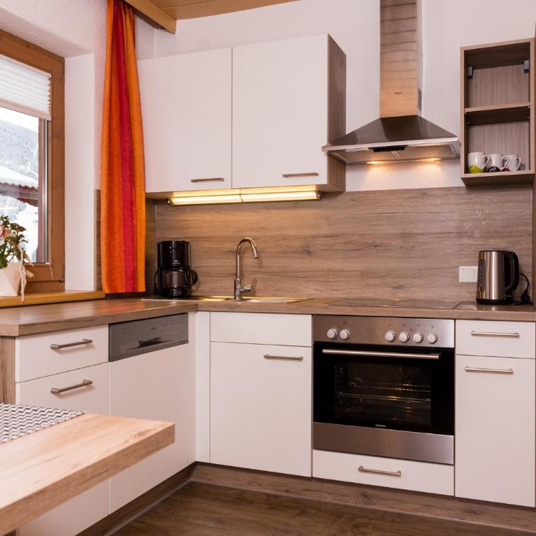 Ferienwohnung Eberharter Theresia - Apartment mit Blick auf die Berge - 3