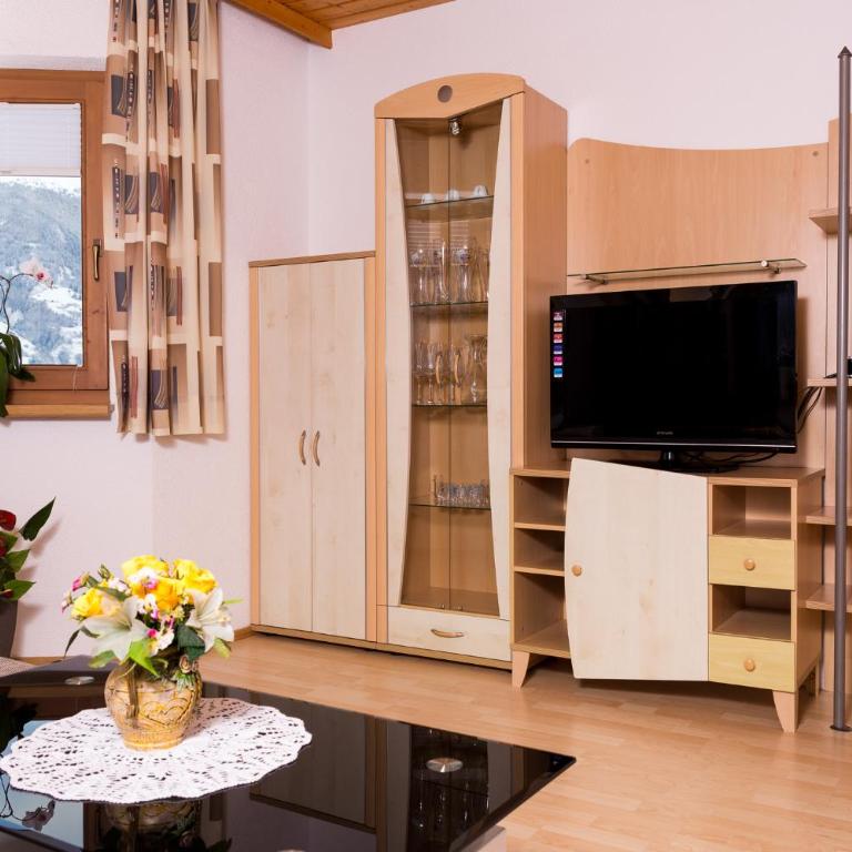 Ferienwohnung Eberharter Theresia - Apartment mit Blick auf die Berge - 2