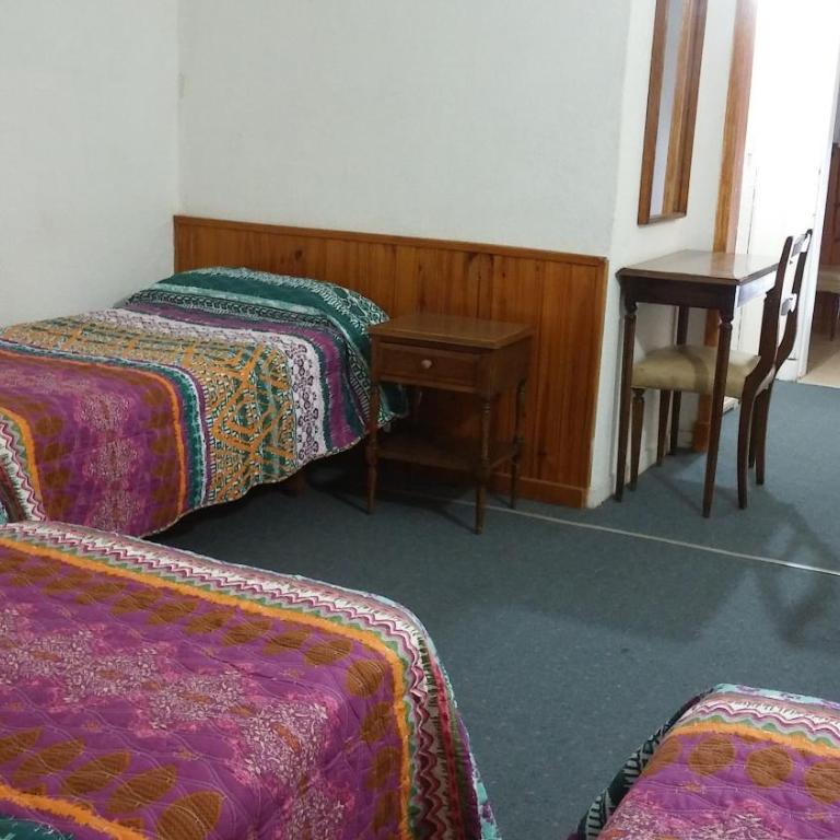 Hotel Los Historicos - Quadruple Room with Private Bathroom - 1