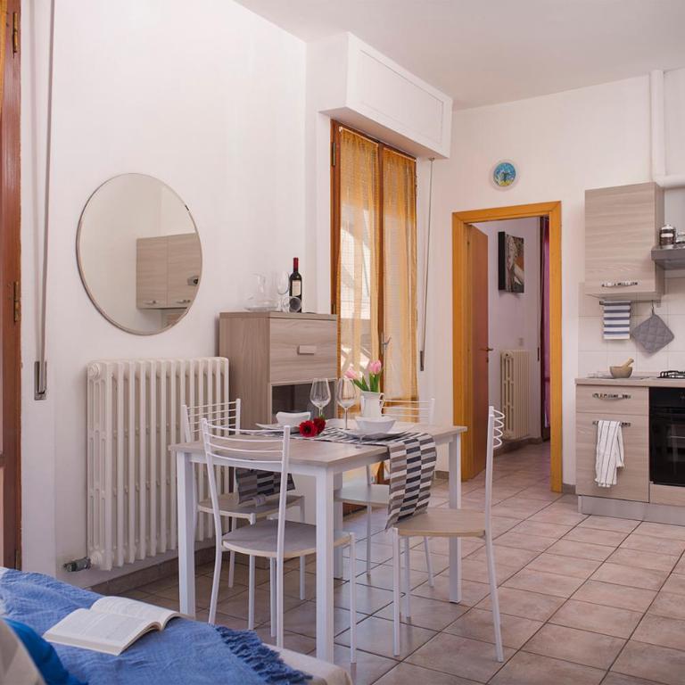Viverenumana appartamenti la tua casa in centro a pochi passi dal mare - Two-Bedroom Apartment with Terrace and Sea View - 11