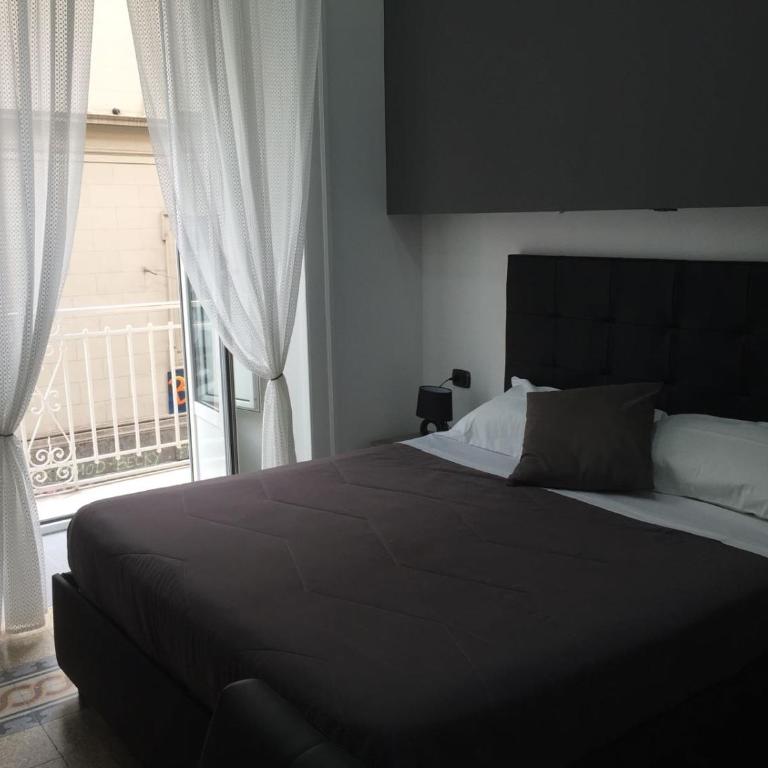 MB95 - Mezzocannone Luxurious Bed&Breakfast - Double Room with Balcony - 3