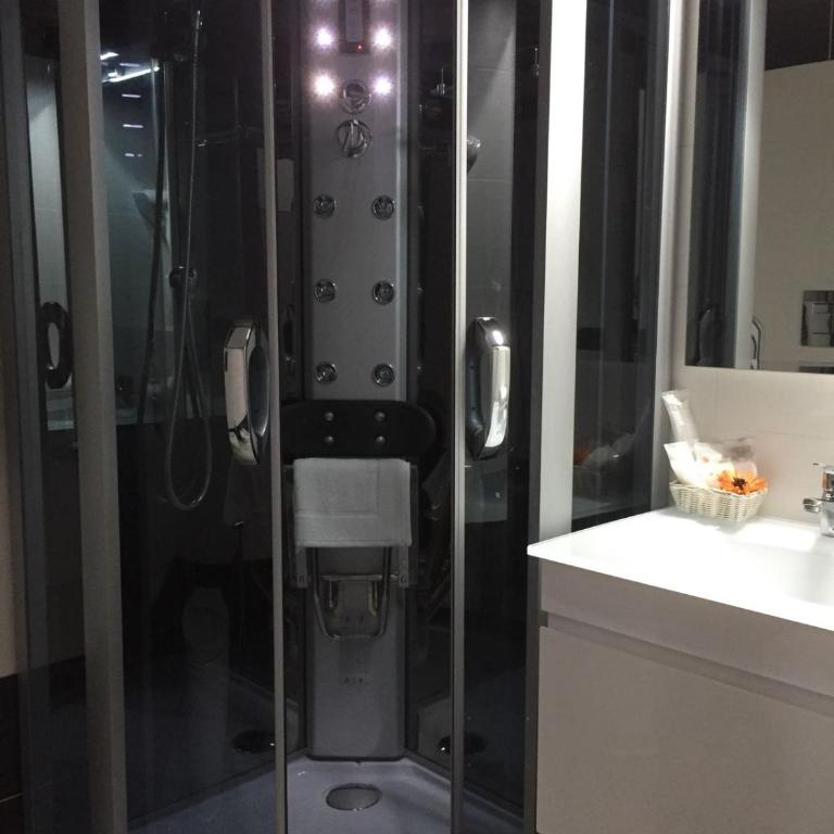 MB95 - Mezzocannone Luxurious Bed&Breakfast - Double Room with Balcony - 13