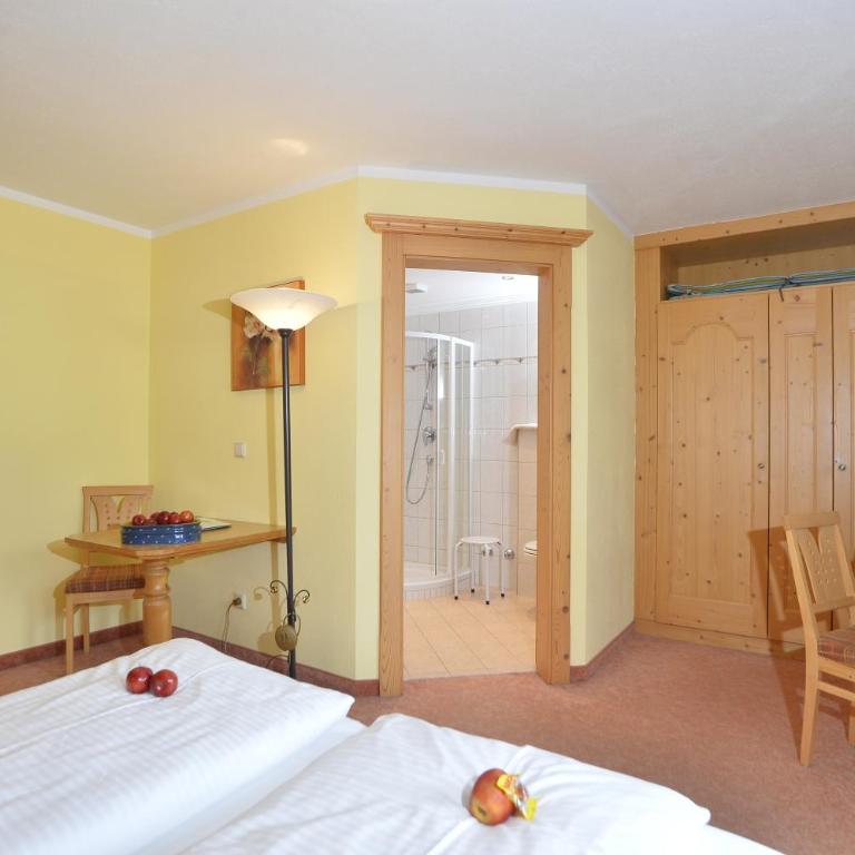 Pension und Apartments Landhaus Marie - Doppelzimmer mit Balkon - 3