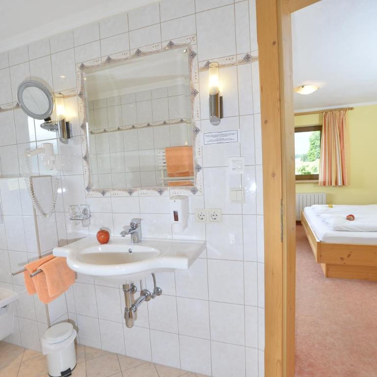Pension und Apartments Landhaus Marie - Comfort Doppelzimmer mit Balkon - 2