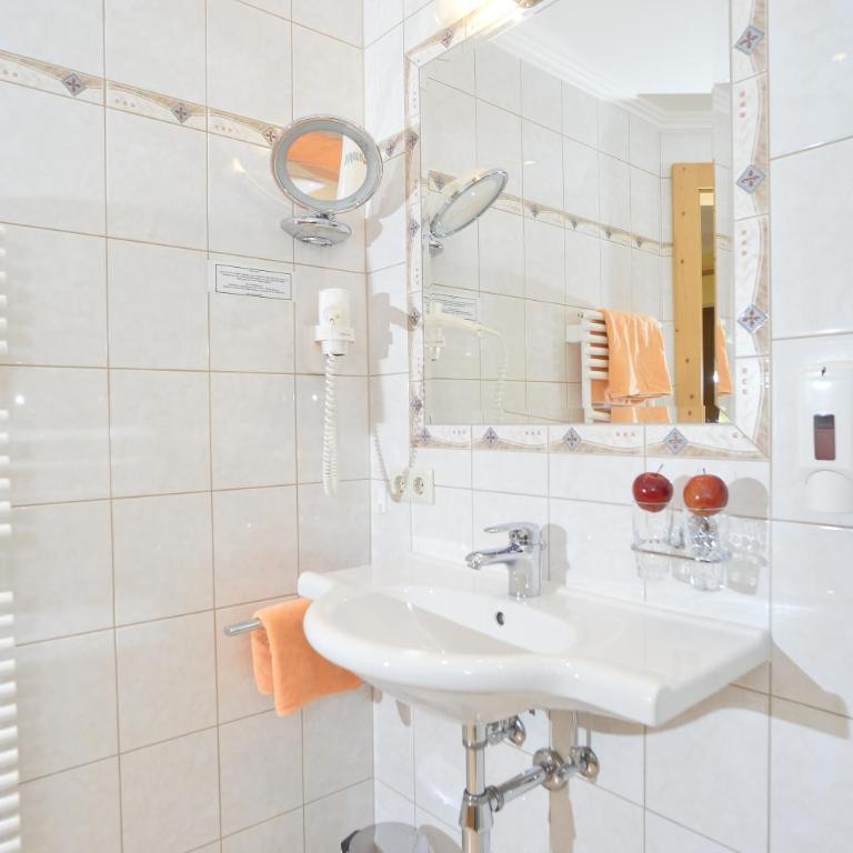 Pension und Apartments Landhaus Marie - Doppelzimmer mit Balkon - 2