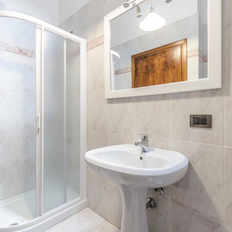Maurizio House - near the Train Station - Appartamento - 7