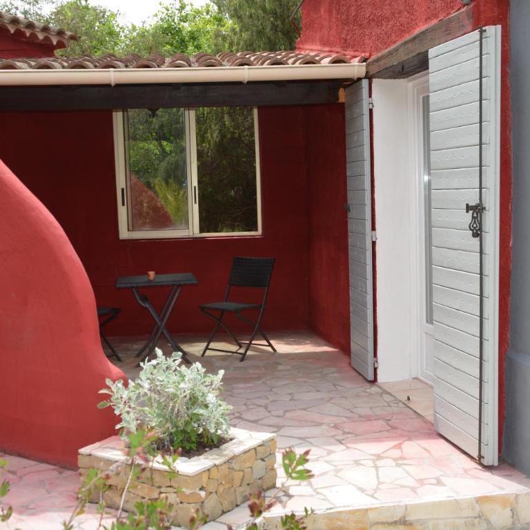 Les Gîtes Les Mayombes - Villa 1 Chambre - Vue sur Piscine - 9