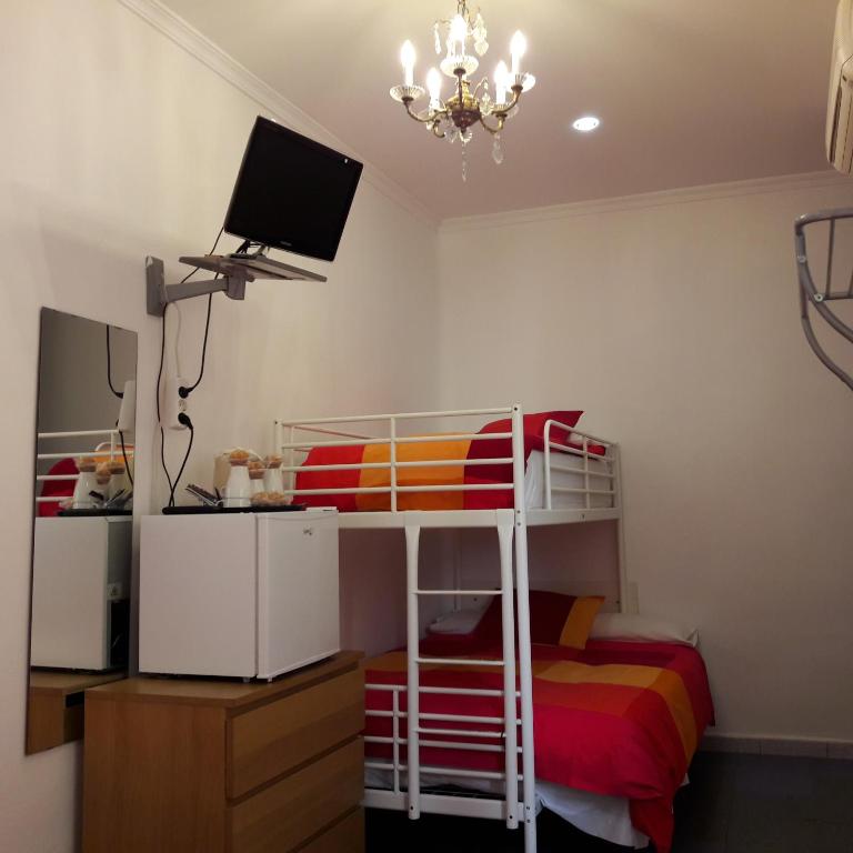 Hostal Casa Chueca - Quadruple Room - 1