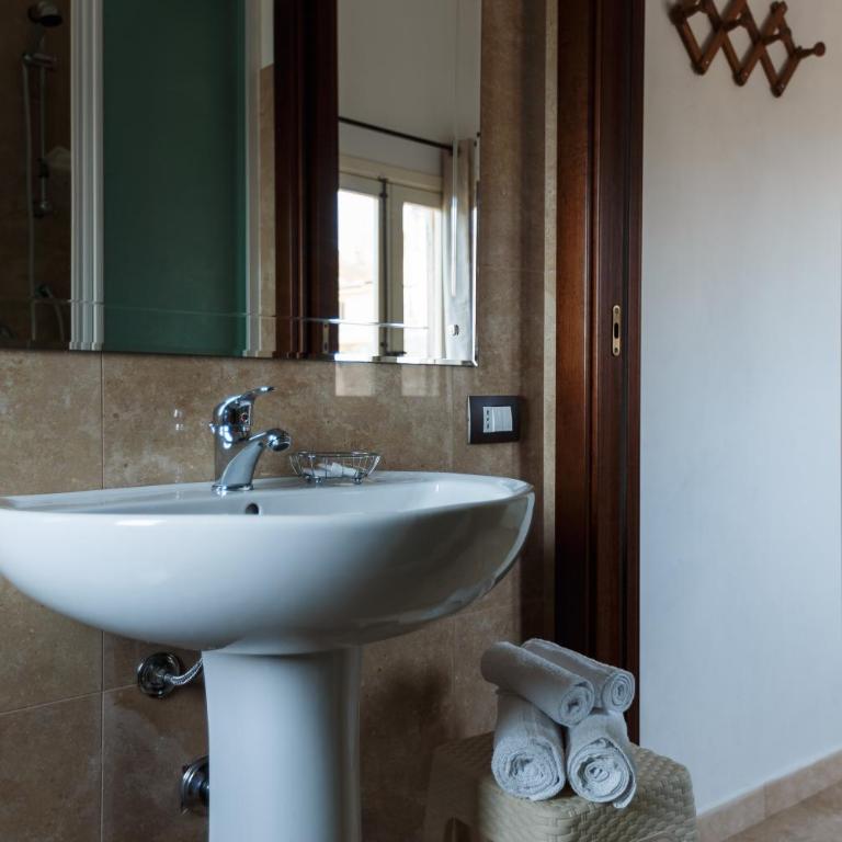 B&B Batarà - "La Terrazza del Centro" - Camera Familiare con Vista Mare - 34