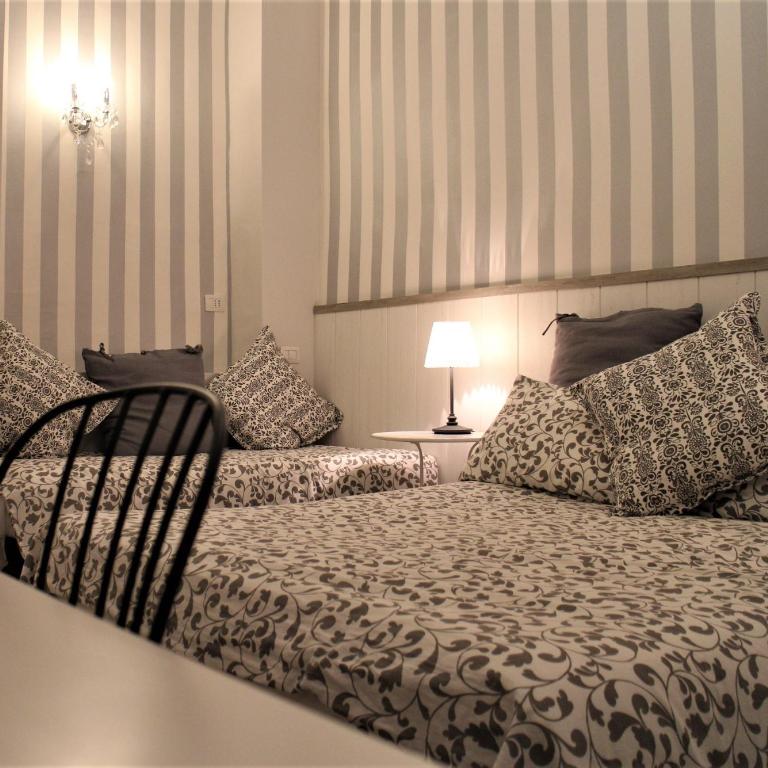 B&B Dei Decumani - Camera Tripla - 11