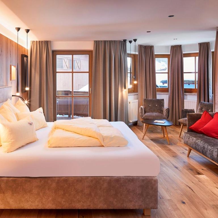 Bauernhof Hotel Oberschwarzach - Deluxe Familiensuite mit großem Balkon - 5