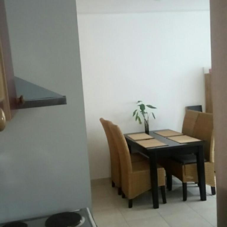 Seaside apartments and rooms - Apartment with Balcony - 5