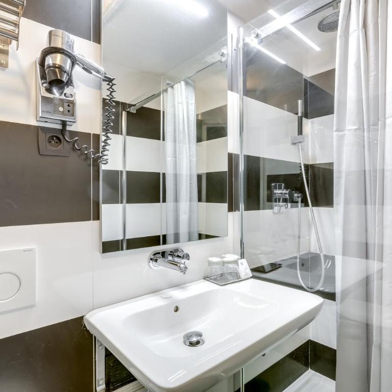 Hotel Opera Maintenon - Chambre Triple avec 2 Lits - 4