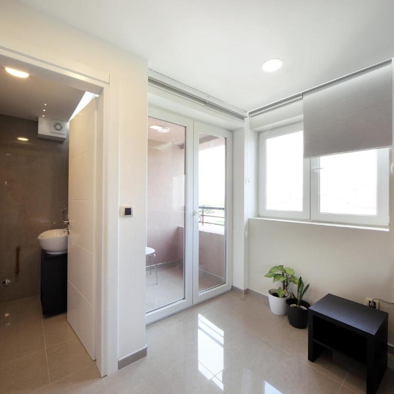 Agent Lux Apartments - Deluks Dvokrevetna Soba s Bračnim Krevetom (2 odrasle osobe + 1 dete) - 7