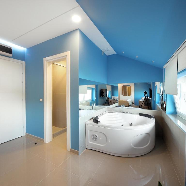 Agent Lux Apartments - Deluks Dvokrevetna Soba sa Bračnim Krevetom i Kadom - 9