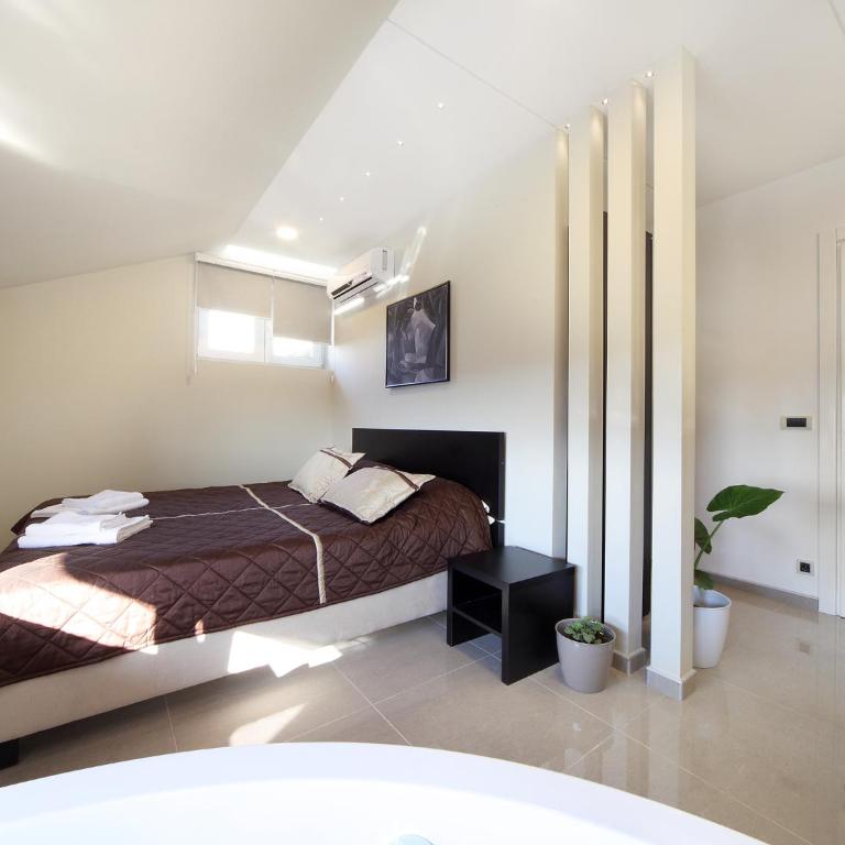 Agent Lux Apartments - Deluks Dvokrevetna Soba sa Bračnim Krevetom i Kadom - 2